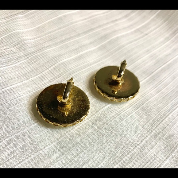 Vintage Mother of Pearl Disc Clip-on Earrings - Picture 5 of 8